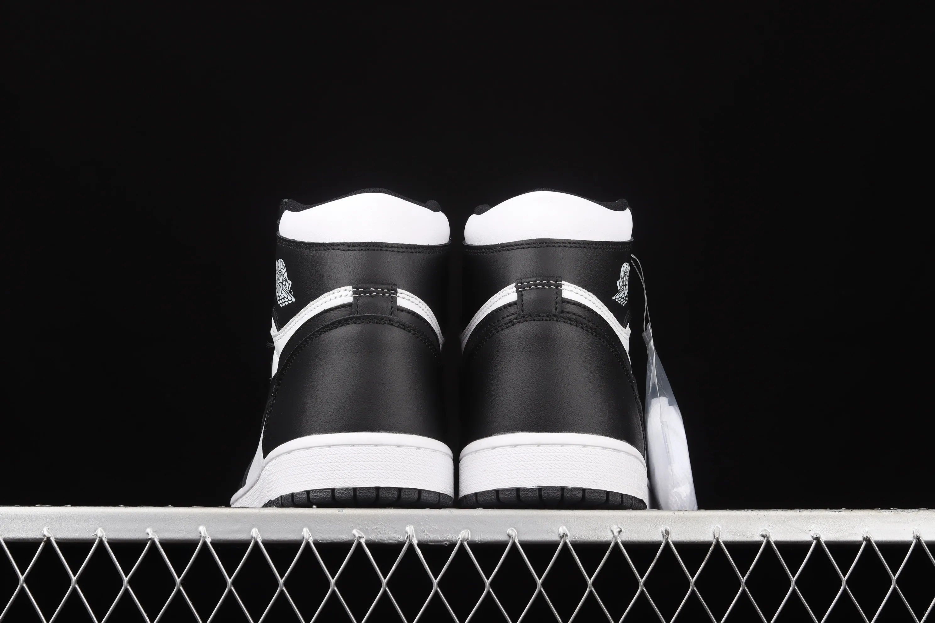 All categories Air Jordan Jordan series basketball shoes Air Jordan 1 High Air Jordan 1 High AJ1 Joe 1 high top white and black 555088-010